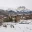 L'immagine puΓ² contenere: montagna, albero, cielo, neve, pianta, spazio all'aperto e natura
