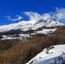 L'immagine puΓ² contenere: montagna, cielo, albero, neve, nuvola, spazio all'aperto e natura